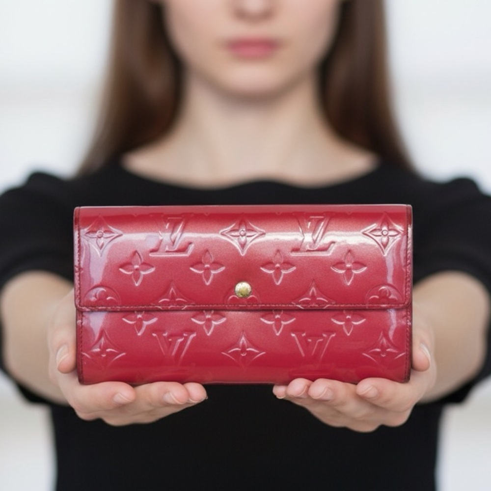 Louis Vuitton Pink Vernis Sarah Wallet